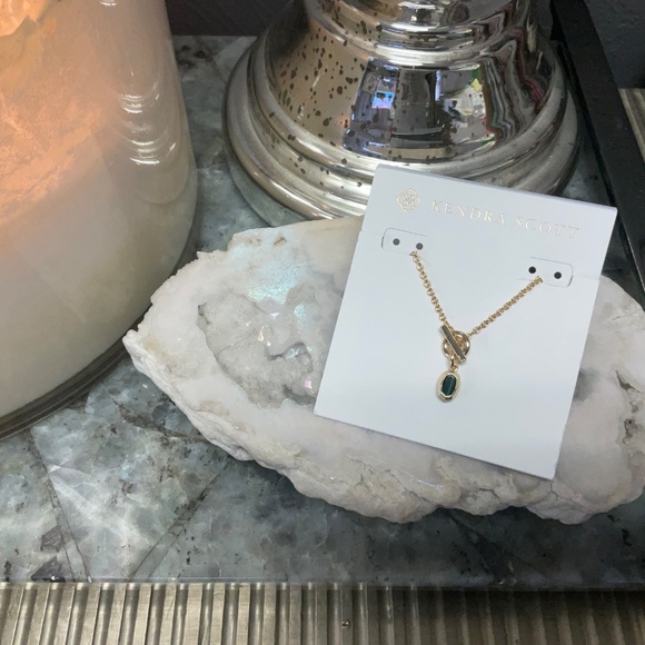 Kendra Scott Mini Elisa Toggle Gold Short Pendant Necklace in Green Tiger's Eye - Picture 5 of 5